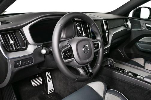 2022 Volvo XC60 Recharge Plug-In Hybrid T8 R-Design