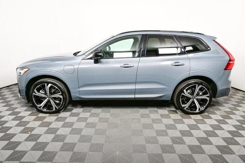 2022 Volvo XC60 Recharge Plug-In Hybrid T8 R-Design
