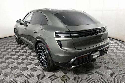 2025 Porsche Macan Turbo