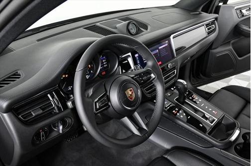 2025 Porsche Macan Turbo
