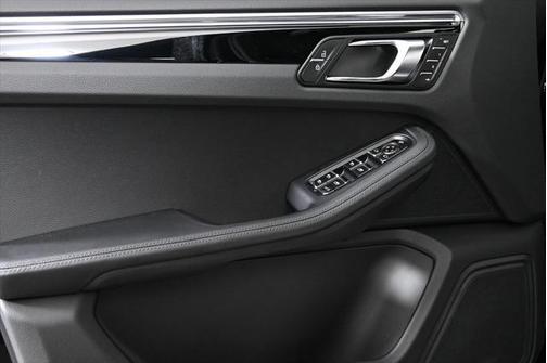 2025 Porsche Macan Turbo