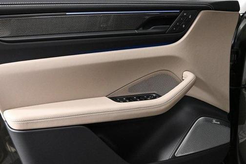 2025 Porsche Macan Turbo