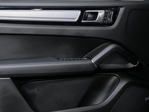 Mahogany Metallic 2023 Porsche Cayenne Cayenne