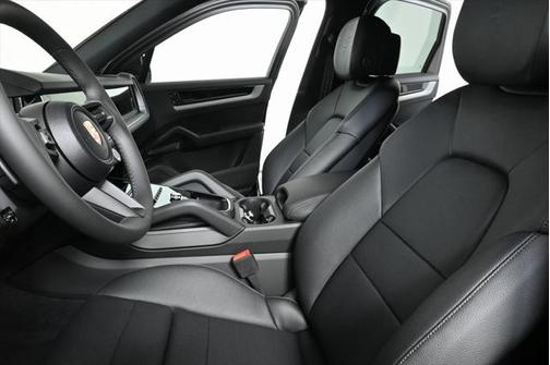 2025 Porsche Cayenne AWD
