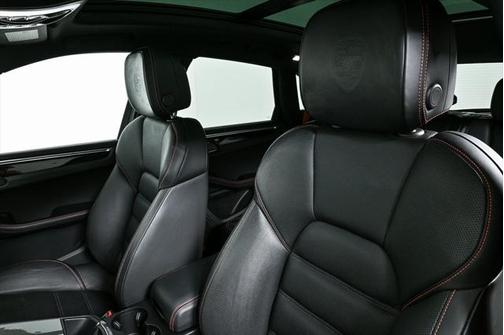 2022 Porsche Macan Base