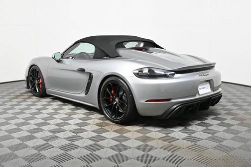 2022 Porsche 718 Spyder RWD