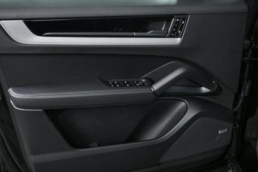 2025 Porsche Cayenne AWD