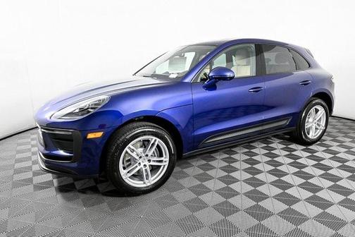 2025 Porsche Macan Base