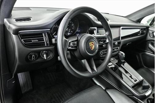 2023 Porsche Macan Base