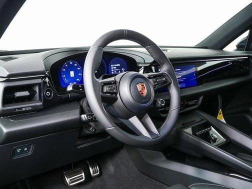 2026 Porsche Macan RWD