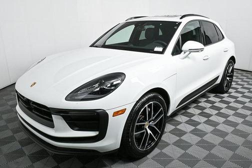 2025 Porsche Macan Base
