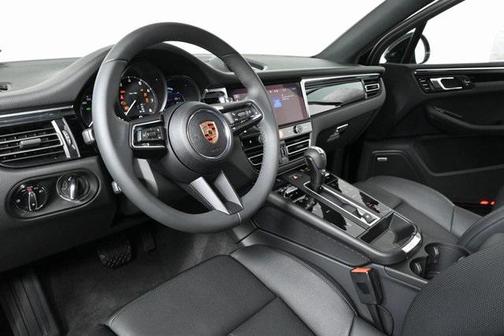 2025 Porsche Macan AWD