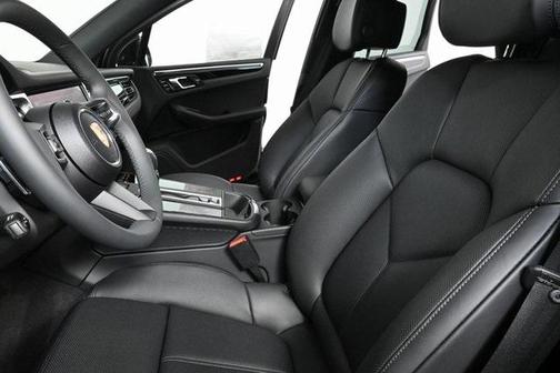 2025 Porsche Macan AWD