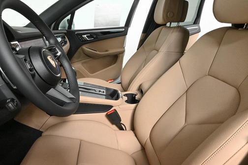 2025 Porsche Macan AWD