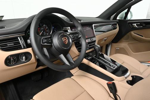 2025 Porsche Macan AWD