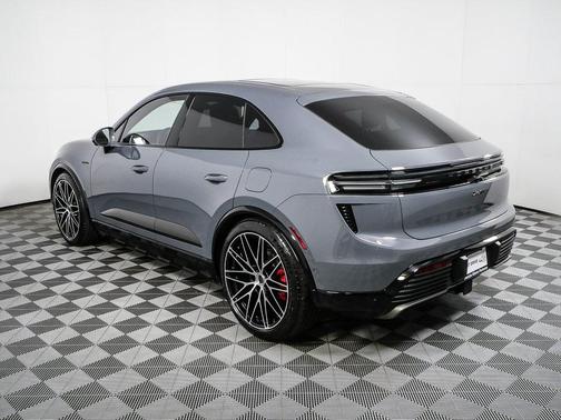 2025 Porsche Macan Turbo