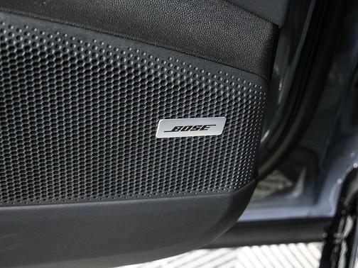 2025 Porsche Macan Turbo