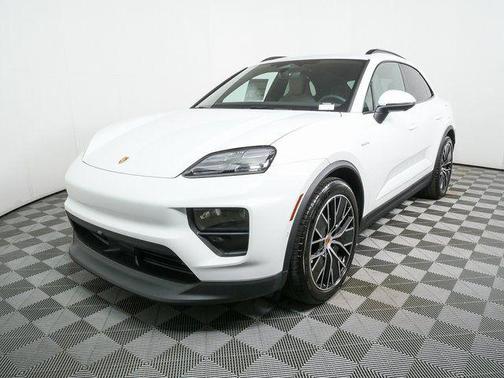 2026 Porsche Macan RWD