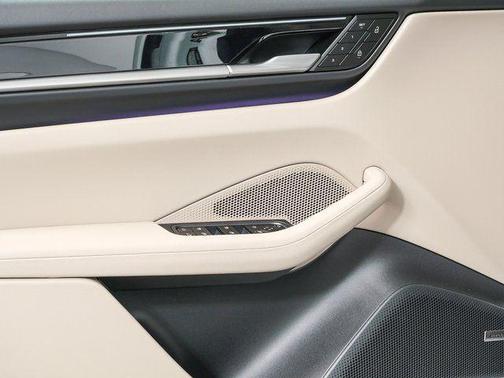 2026 Porsche Macan RWD