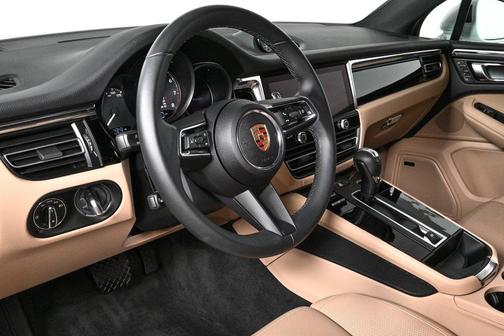 2025 Porsche Macan AWD