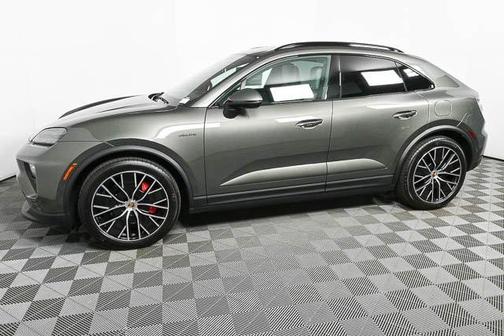 2025 Porsche Macan Base