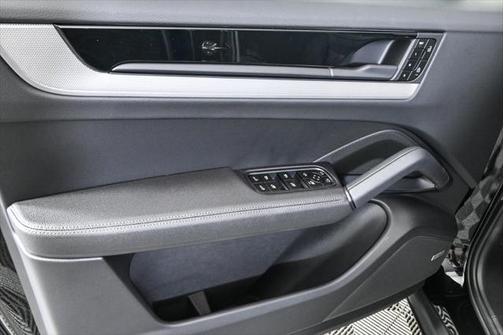 2025 Porsche Cayenne AWD