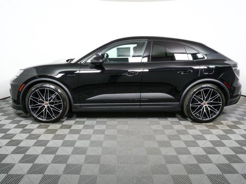 2025 Porsche Macan RWD