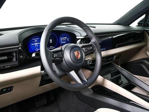 2025 Porsche Macan RWD