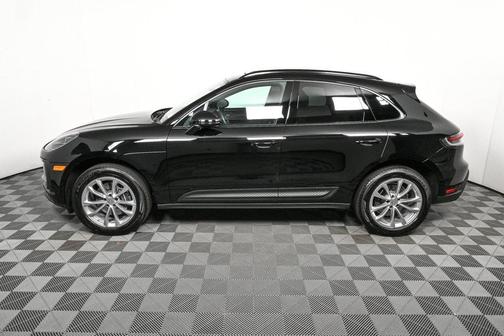 2025 Porsche Macan AWD
