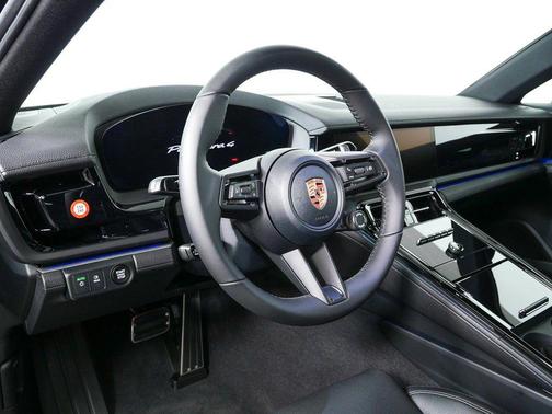 2026 Porsche Panamera 4