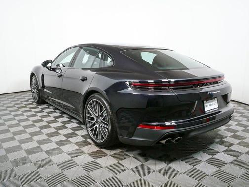 2026 Porsche Panamera 4