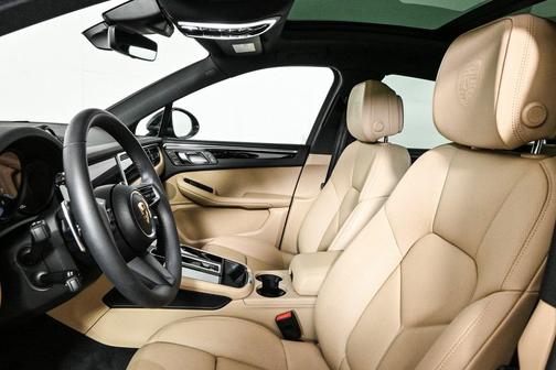 2025 Porsche Macan AWD