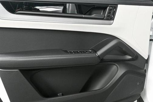 2025 Porsche Cayenne AWD