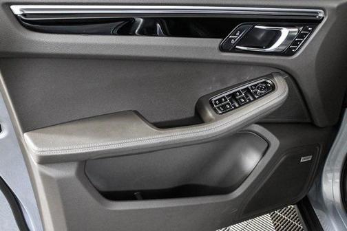 2022 Porsche Macan Base