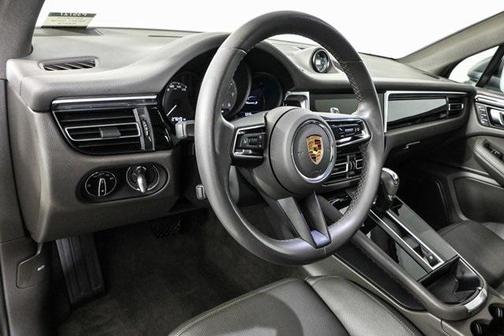 2022 Porsche Macan Base