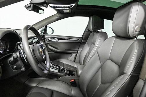 2022 Porsche Macan Base
