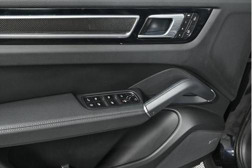 2022 Porsche Cayenne Platinum Edition
