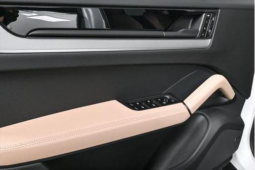 2025 Porsche Cayenne AWD