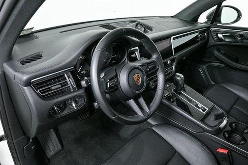 2023 Porsche Macan Base