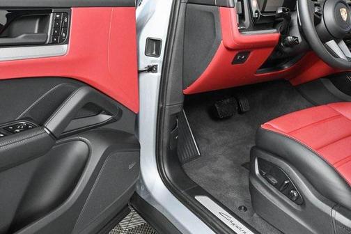 2024 Porsche Cayenne AWD