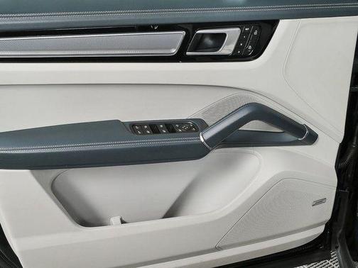 2023 Porsche Cayenne Platinum Edition