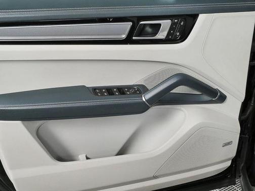 2023 Porsche Cayenne Platinum Edition