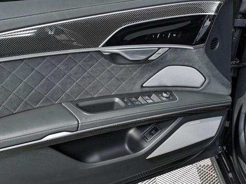 2025 Audi S8 4.0T