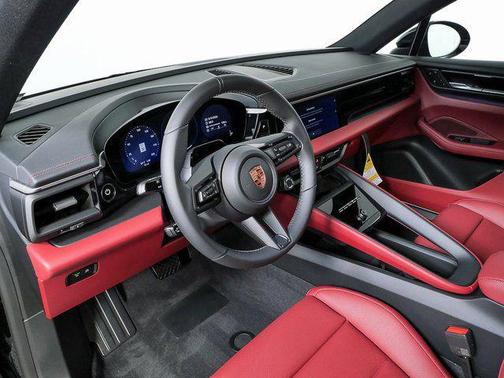 2026 Porsche Macan RWD