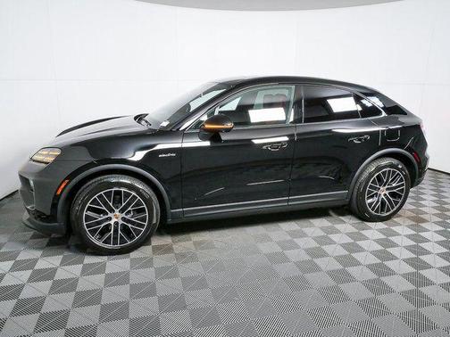 2026 Porsche Macan RWD