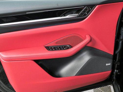 2026 Porsche Macan RWD