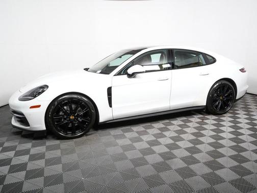 2019 Porsche Panamera 4