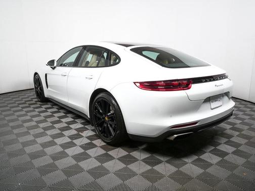 2019 Porsche Panamera 4