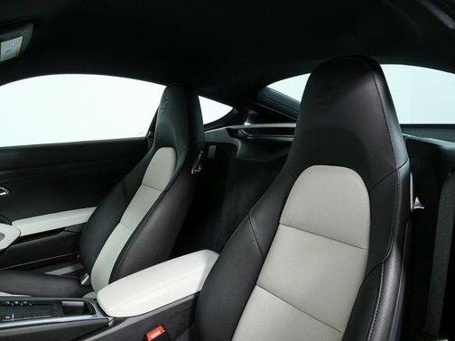 2024 Porsche 718 Cayman RWD