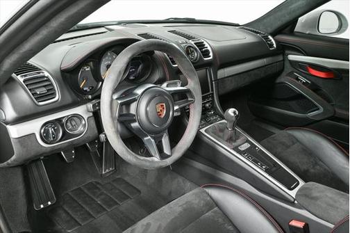 2016 Porsche Cayman GT4